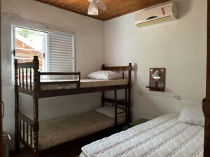 Quarto com beliche e bicama